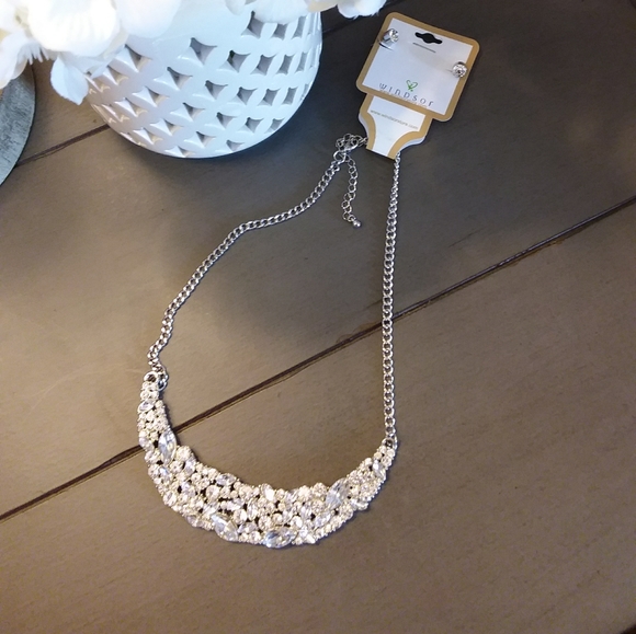 Earring and necklace set - Picture 3 of 3